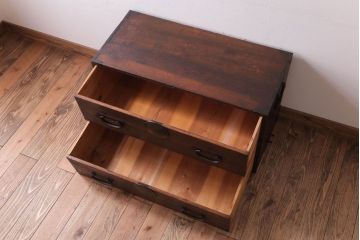 アンティーク家具　シンプル　丸金具付きの和製アンティーク衣装箪笥(時代箪笥ローボード)(3)