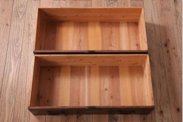 アンティーク家具　シンプル　丸金具付きの和製アンティーク衣装箪笥(時代箪笥ローボード)(3)