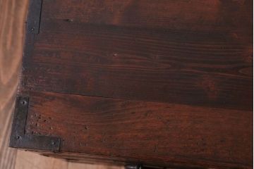 アンティーク家具　シンプル　丸金具付きの和製アンティーク衣装箪笥(時代箪笥ローボード)(3)