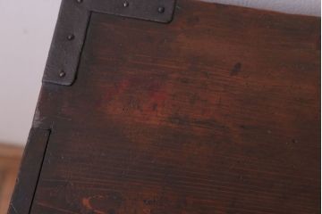 アンティーク家具　シンプル　丸金具付きの和製アンティーク衣装箪笥(時代箪笥ローボード)(3)