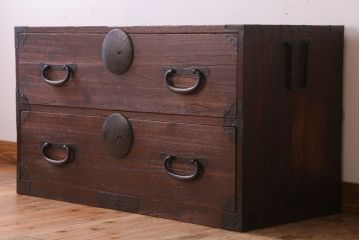 アンティーク家具　シンプル　丸金具付きの和製アンティーク衣装箪笥(時代箪笥ローボード)(3)