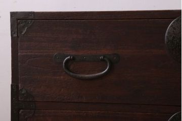 アンティーク家具　シンプル　丸金具付きの和製アンティーク衣装箪笥(時代箪笥ローボード)(3)