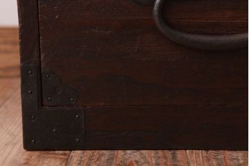 アンティーク家具　シンプル　丸金具付きの和製アンティーク衣装箪笥(時代箪笥ローボード)(3)