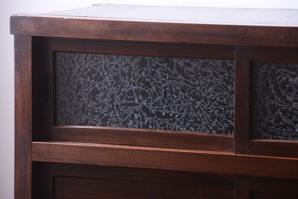 アンティーク家具　結霜ガラス入り!　古民具・骨董　前面欅材の上品なアンティーク茶箪笥