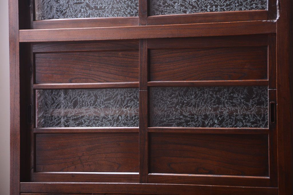 アンティーク家具　結霜ガラス入り!　古民具・骨董　前面欅材の上品なアンティーク茶箪笥