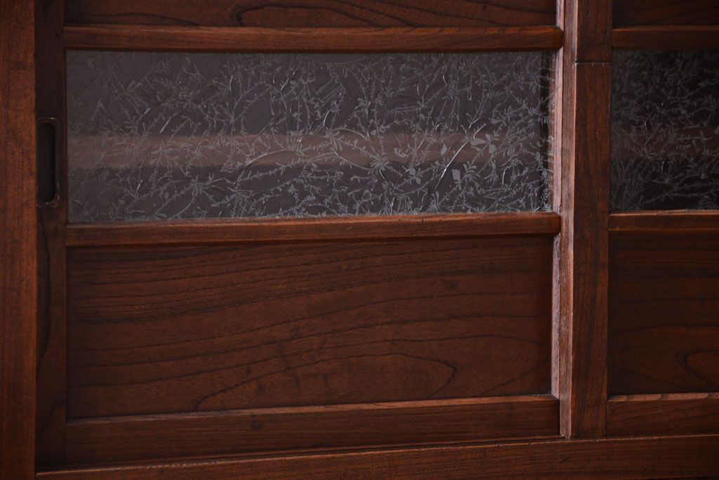 アンティーク家具　結霜ガラス入り!　古民具・骨董　前面欅材の上品なアンティーク茶箪笥