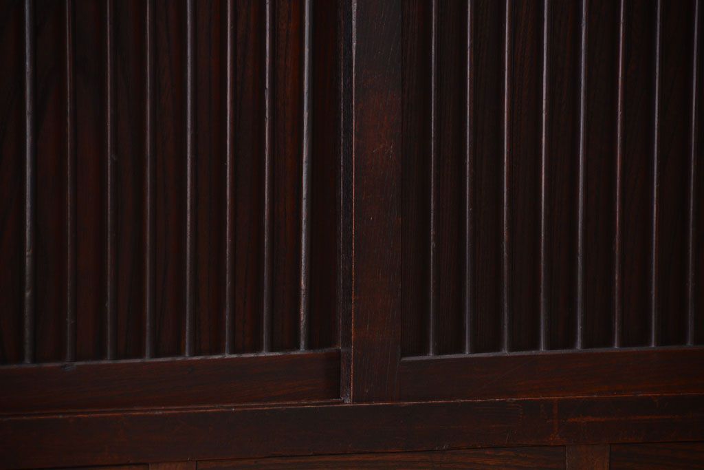 アンティーク家具　前面欅材　古民具・骨董　アンティークの小さな水屋箪笥(戸棚)