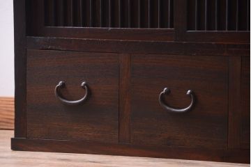 アンティーク家具　前面欅材　古民具・骨董　アンティークの小さな水屋箪笥(戸棚)