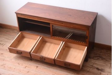 アンティーク家具　天板栗材リメイク　前面欅材のアンティーク脚付きローボード(テレビボード)
