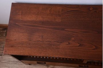 アンティーク家具　天板栗材リメイク　前面欅材のアンティーク脚付きローボード(テレビボード)