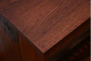 アンティーク家具　天板栗材リメイク　前面欅材のアンティーク脚付きローボード(テレビボード)