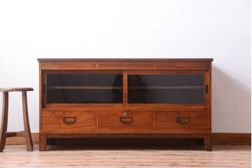 アンティーク家具　天板栗材リメイク　前面欅材のアンティーク脚付きローボード(テレビボード)
