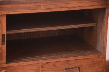 アンティーク家具　天板栗材リメイク　前面欅材のアンティーク脚付きローボード(テレビボード)