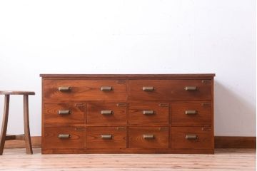 アンティーク家具　栗材天板のリメイク品　前面欅材の和製アンティークローボード(1)(ローチェスト)