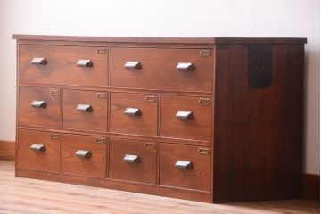 アンティーク家具　栗材天板のリメイク品　前面欅材の和製アンティークローボード(1)(ローチェスト)