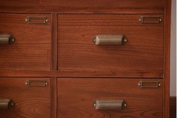 アンティーク家具　栗材天板のリメイク品　前面欅材の和製アンティークローボード(1)(ローチェスト)