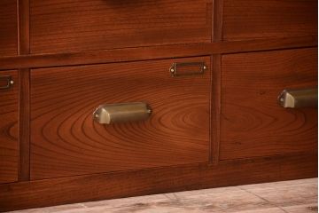 アンティーク家具　栗材天板のリメイク品　前面欅材の和製アンティークローボード(1)(ローチェスト)