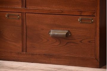 アンティーク家具　栗材天板のリメイク品　前面欅材の和製アンティークローボード(1)(ローチェスト)