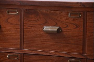 アンティーク家具　栗材天板のリメイク品　前面欅材の和製アンティークローボード(2)(ローチェスト)