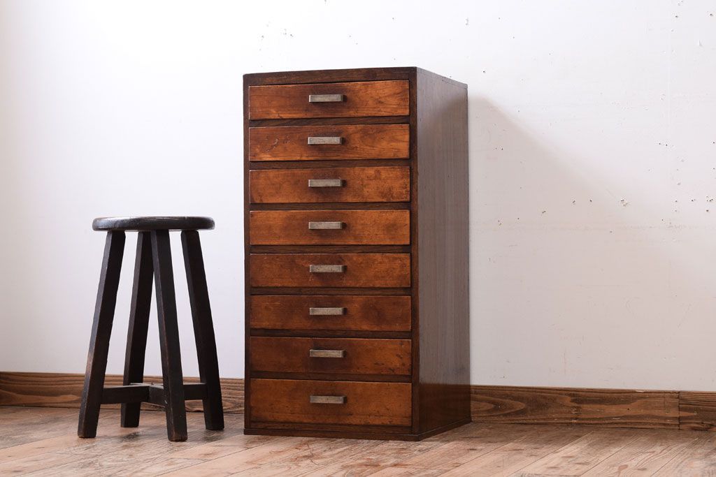 レトロ家具　シンプルデザイン　昭和レトロの味わい深いアンティーク引き出し