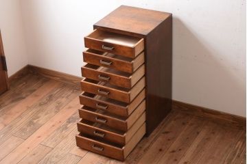 レトロ家具　シンプルデザイン　昭和レトロの味わい深いアンティーク引き出し