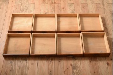 レトロ家具　シンプルデザイン　昭和レトロの味わい深いアンティーク引き出し