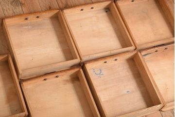 レトロ家具　シンプルデザイン　昭和レトロの味わい深いアンティーク引き出し