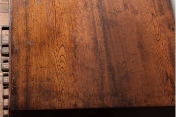 レトロ家具　シンプルデザイン　昭和レトロの味わい深いアンティーク引き出し