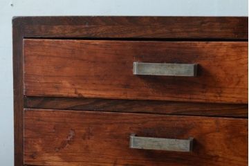 レトロ家具　シンプルデザイン　昭和レトロの味わい深いアンティーク引き出し