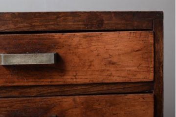 レトロ家具　シンプルデザイン　昭和レトロの味わい深いアンティーク引き出し