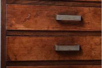 レトロ家具　シンプルデザイン　昭和レトロの味わい深いアンティーク引き出し
