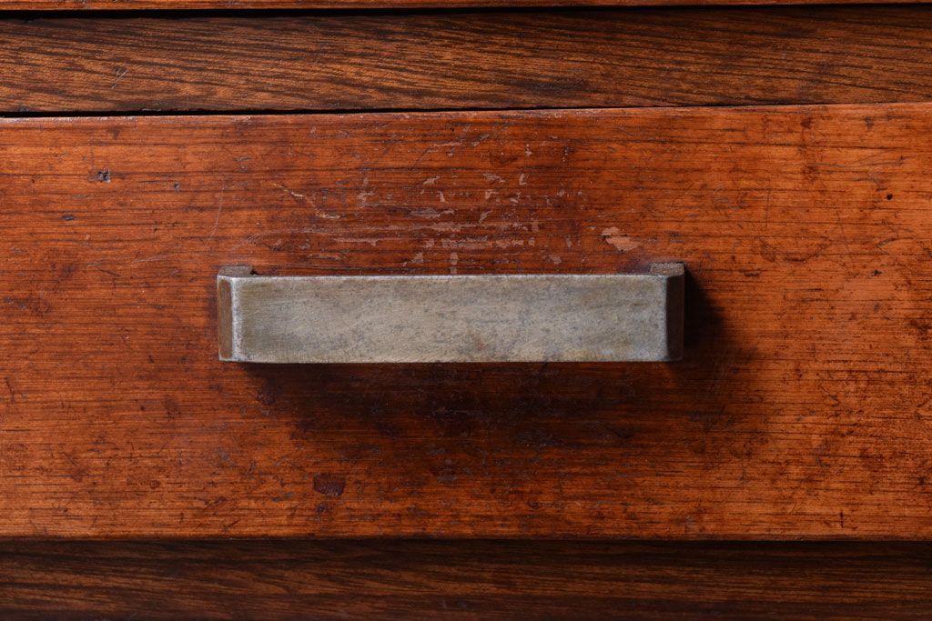 レトロ家具　シンプルデザイン　昭和レトロの味わい深いアンティーク引き出し