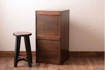 レトロ家具　シンプルデザイン　昭和レトロの味わい深いアンティーク引き出し