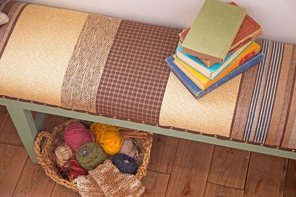 アンティーク家具　アンティークペイント　パッチワーク風の座面がお洒落なベンチ