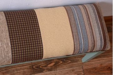 アンティーク家具　アンティークペイント　パッチワーク風の座面がお洒落なベンチ