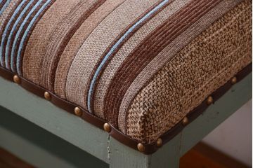 アンティーク家具　アンティークペイント　パッチワーク風の座面がお洒落なベンチ