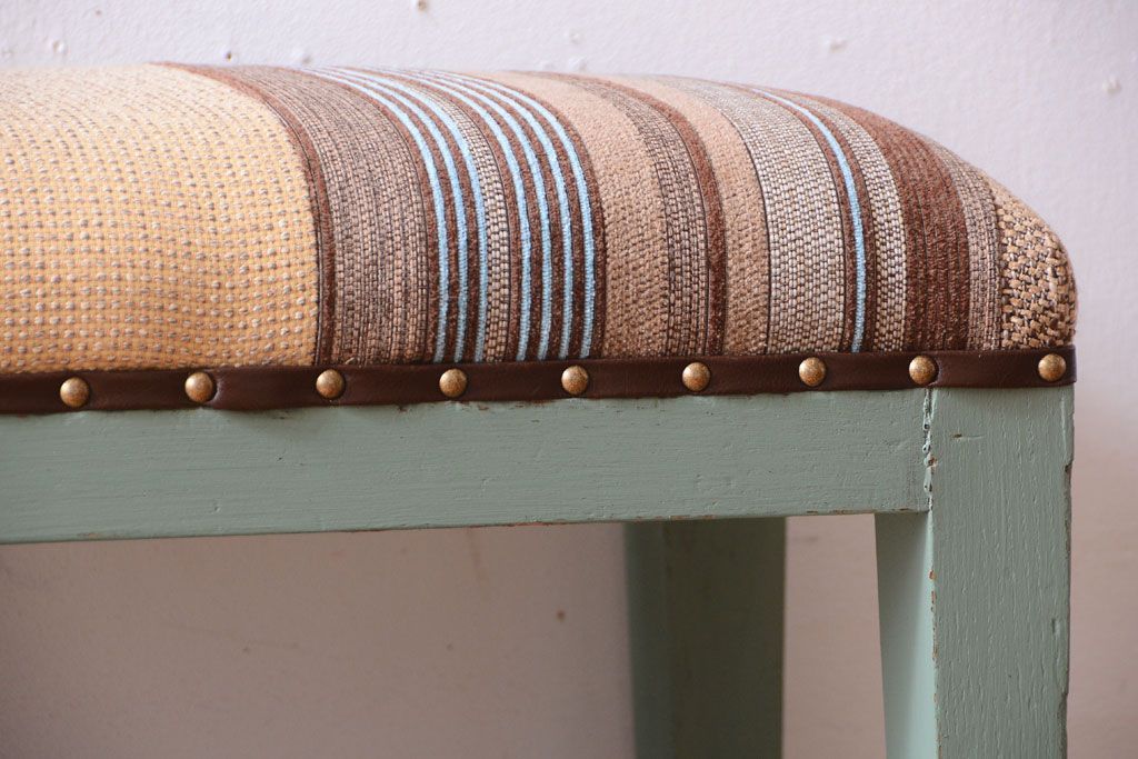 アンティーク家具　アンティークペイント　パッチワーク風の座面がお洒落なベンチ