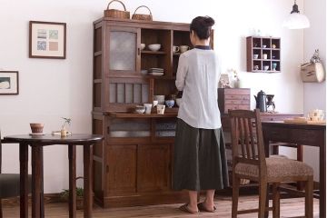 アンティーク家具　ダイヤガラス入り!作業台付き　古い木の和製アンティーク食器棚
