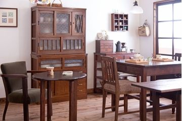 アンティーク家具　ダイヤガラス入り!作業台付き　古い木の和製アンティーク食器棚