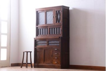 アンティーク家具　ダイヤガラス入り!作業台付き　古い木の和製アンティーク食器棚