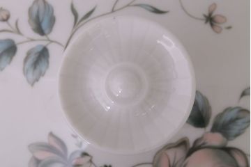 アンティーク雑貨　ROYAL DOULTON(ロイヤルドルトン)　ROSE ELEGANS(ローズ・エレガンス)　チュリーン(蓋付きの深皿)(洋食器)(3)