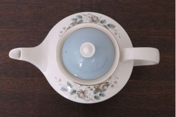 ROYAL DOULTON(ロイヤルドルトン)　ROSE ELEGANS(ローズ・エレガンス)　ティーポット・クリーマー・シュガー3点セット(洋食器)