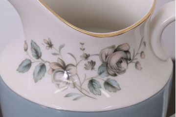 ROYAL DOULTON(ロイヤルドルトン)　ROSE ELEGANS(ローズ・エレガンス)　ティーポット・クリーマー・シュガー3点セット(洋食器)
