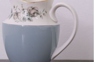 ROYAL DOULTON(ロイヤルドルトン)　ROSE ELEGANS(ローズ・エレガンス)　ティーポット・クリーマー・シュガー3点セット(洋食器)
