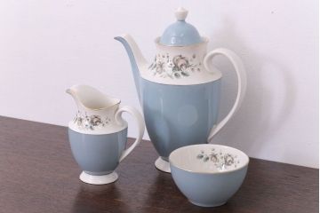 ROYAL DOULTON(ロイヤルドルトン)　ROSE ELEGANS(ローズ・エレガンス)　コーヒーポット・クリーマー・シュガー3点セット(洋食器)