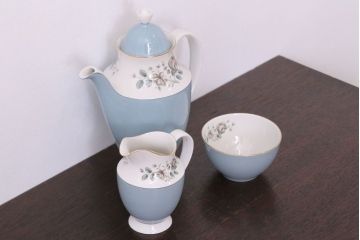 ROYAL DOULTON(ロイヤルドルトン)　ROSE ELEGANS(ローズ・エレガンス)　コーヒーポット・クリーマー・シュガー3点セット(洋食器)