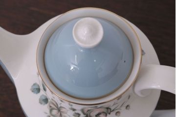 ROYAL DOULTON(ロイヤルドルトン)　ROSE ELEGANS(ローズ・エレガンス)　コーヒーポット・クリーマー・シュガー3点セット(洋食器)