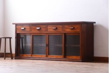 アンティーク家具　ナラ材天板のリメイク品!和製アンティークのモールガラス入り収納棚(戸棚・カウンターテーブル)