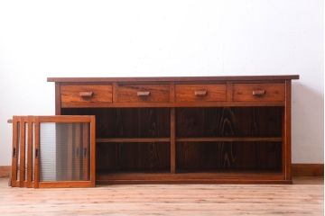 アンティーク家具　ナラ材天板のリメイク品!和製アンティークのモールガラス入り収納棚(戸棚・カウンターテーブル)