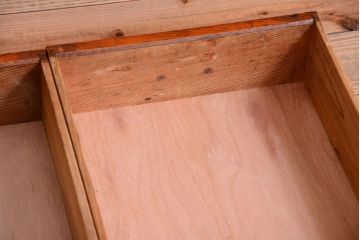 アンティーク家具　ナラ材天板のリメイク品!和製アンティークのモールガラス入り収納棚(戸棚・カウンターテーブル)